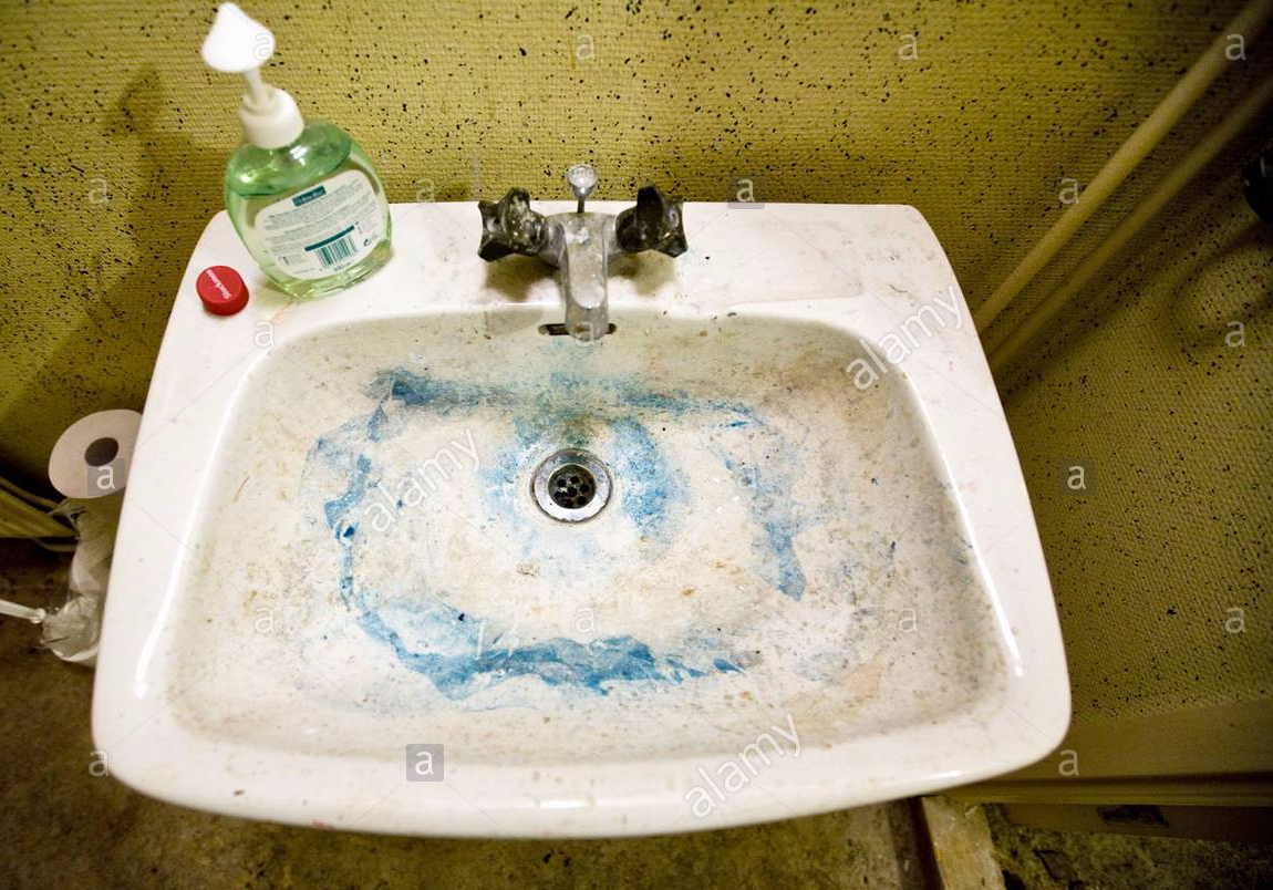 dirty-bathroom-sink-d8ynkp.jpg